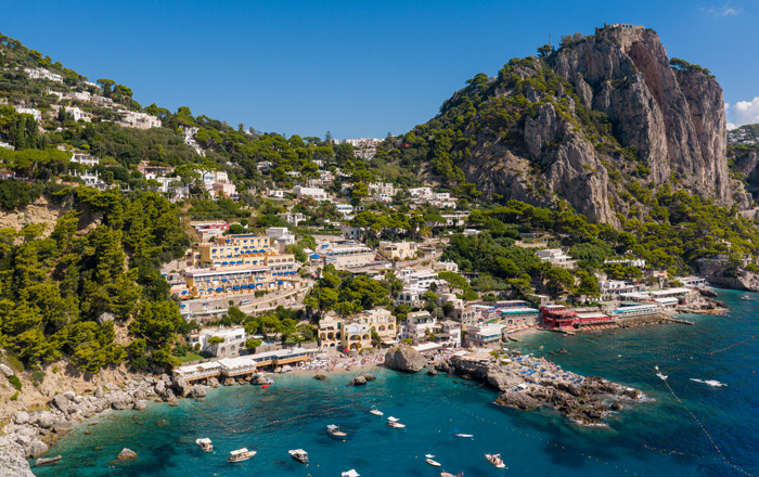 Hotel en Capri con piscina y vista a los Farallones