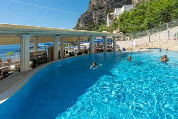 Отель Вебер Амбассадор