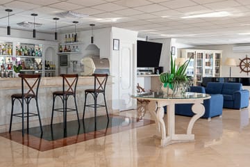 Отель Вебер Амбассадор