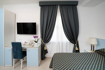 Отель Вебер Амбассадор