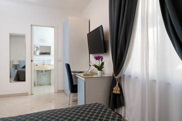 Отель Вебер Амбассадор