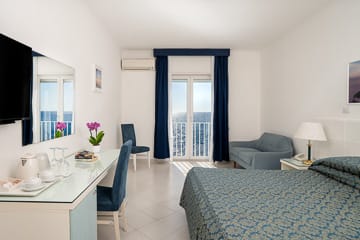 Отель Вебер Амбассадор