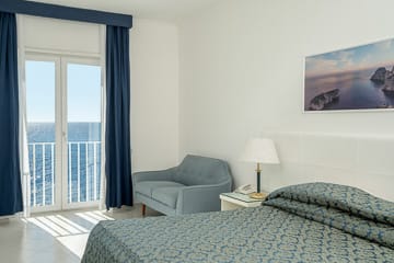 Отель Вебер Амбассадор