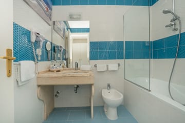 Отель Вебер Амбассадор