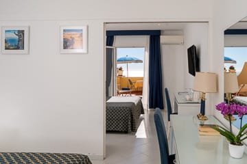 Отель Вебер Амбассадор