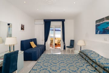 Отель Вебер Амбассадор