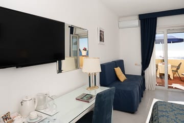 Отель Вебер Амбассадор