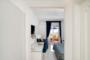 Отель Вебер Амбассадор